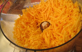 подрібнюємо сир