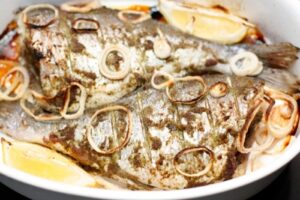 Риба дорада запечена в духовці