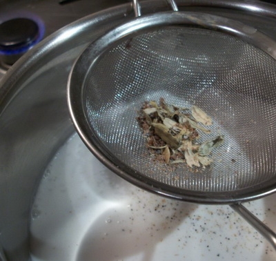 Додаємо зерна кардамону