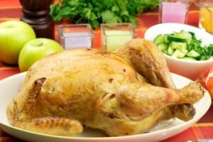 Курка, запечена в духовці