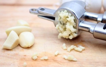 подрібнити часник