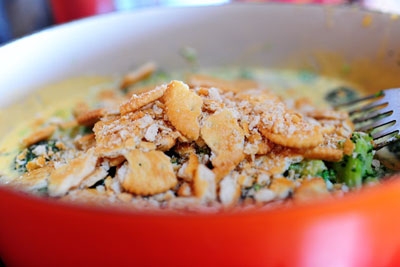 крекер з заправкою і брокколі