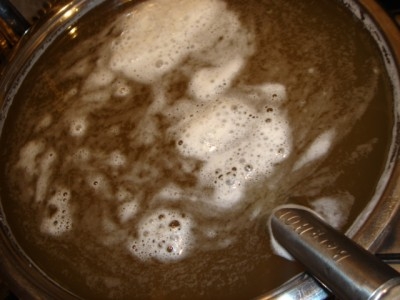 киплячі мед і вода