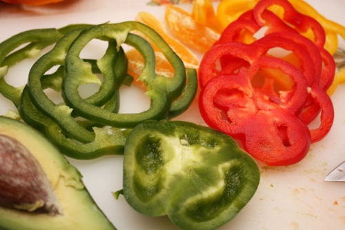 Нарізаємо овочі