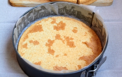викладаємо перший корж