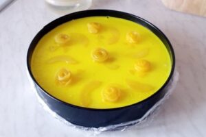 Сирний торт з персиками