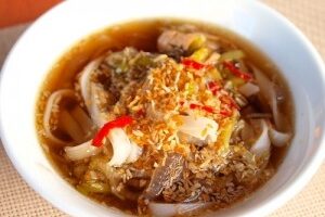 Курячий суп з рисовою локшиною