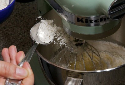 ложка з борошном