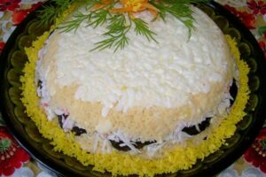 Салат "Перлина" з чорносливом