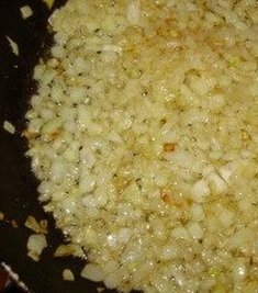 Обсмажуємо цибулю