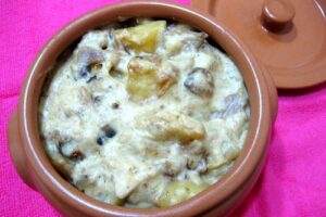 Горщики з курячим фаршем і грибами