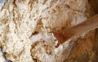 замішуємо тісто