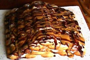 Торт «Вишня в сотах»