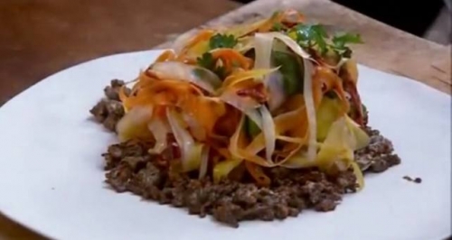 зверху викладаємо салат