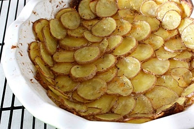 дістаємо картоплю з духовки