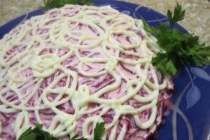 Салат "Оселедець під шубою з яблуком"