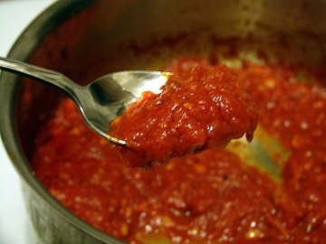 змащуємо основу соусом