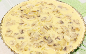 викладаємо на бекон начинку