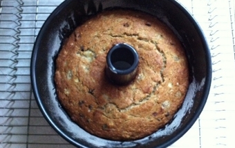 готовий кекс залишаємо остигати до кімнатної температури