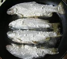 смажимо форель на сковороді