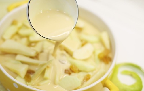 заливаємо масу тестом