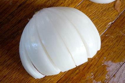 подрібнюємо цибулю