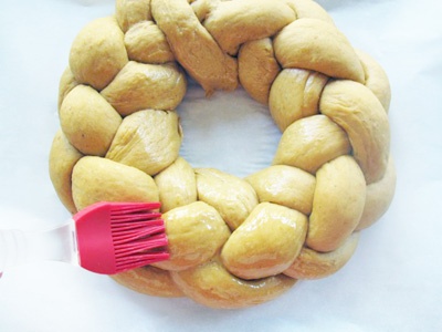 змастити калач яйцем