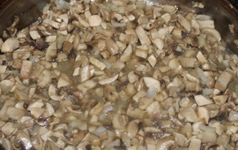 смажимо гриби з цибулею