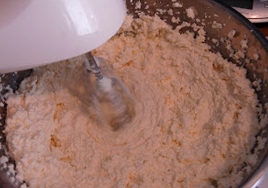 перемішуємо сир з цукром