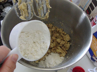 борошно і шоколад в мисці