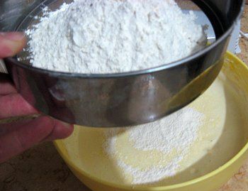 Просіваємо борошно