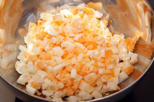 нарізаємо яйця