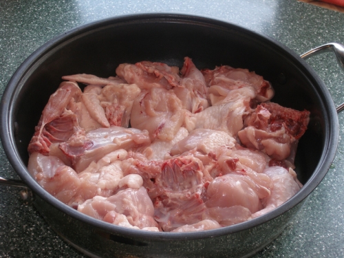 кладемо курку на сковороду