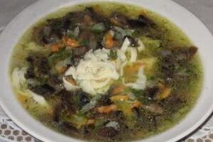 Грибна юшка з локшиною