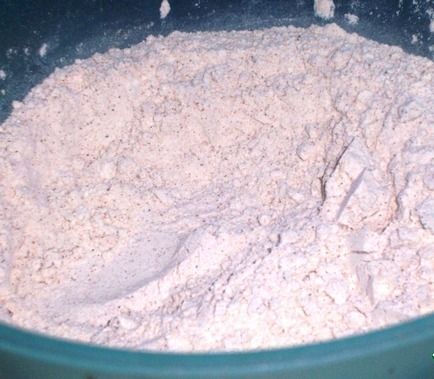 додаємо борошно