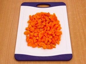 моркву кубиками