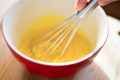 яйця в мисці