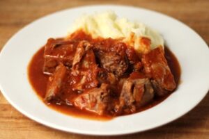 М&;ясо з томатною підливою