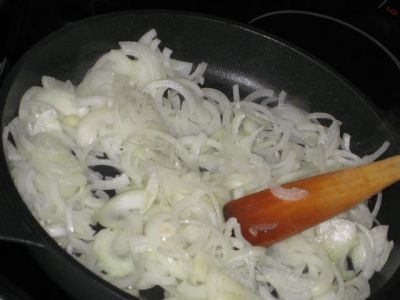 обсмажуємо цибулю