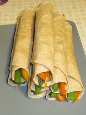 рулет з лаваша з овочами