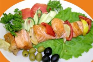 Шашлик з осетра, маринований у вині