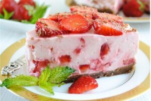 Полуничний торт без випічки