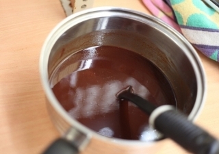 додаємо шоколадне драже