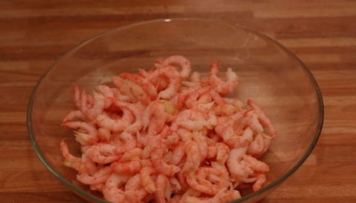 очищаємо креветки