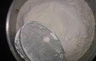 просіваємо борошно