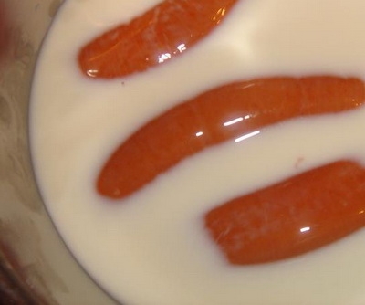 варимо сардельки в молоці