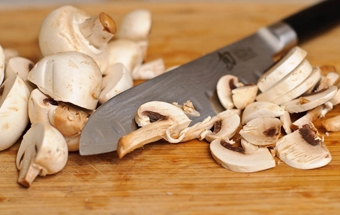 подрібнюємо гриби