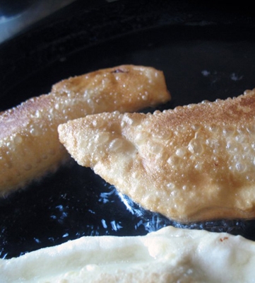 обсмажуємо чебуреки