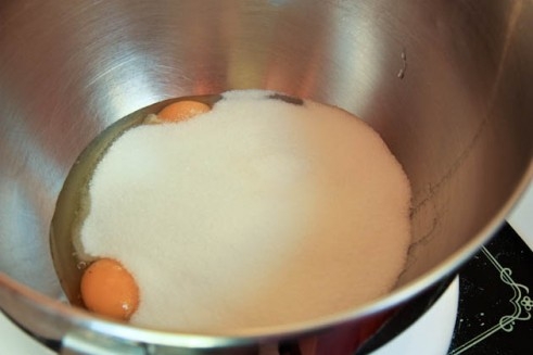 яйця з цукром