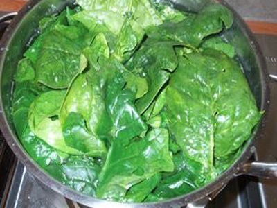 шпинат у воді